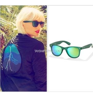 Polaroid Eyewear - Green Sunglasses